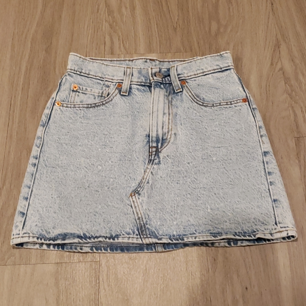 Levi's faded denim skirt sz 24